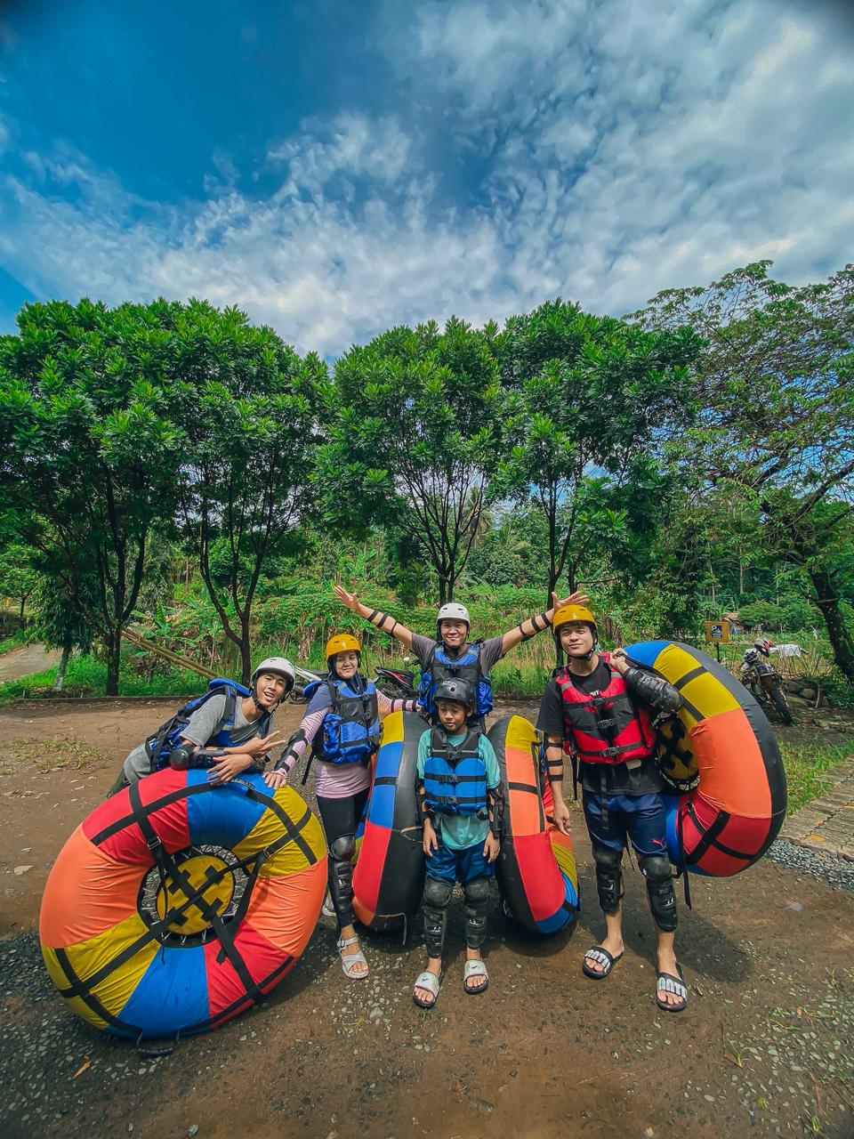 Paket River Tubing Sentul: Fun Water Adventure